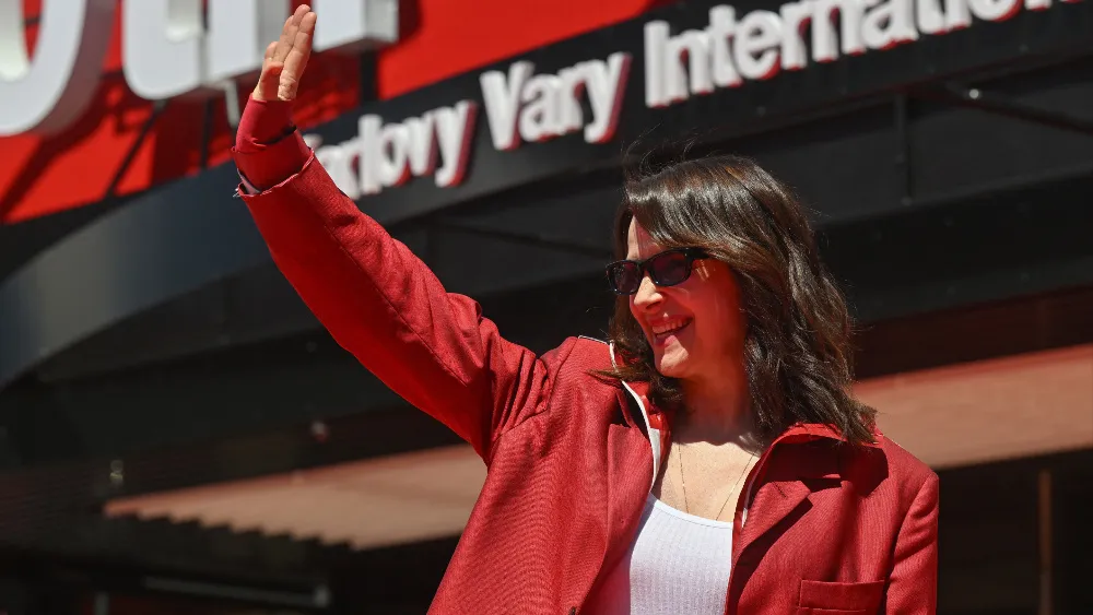 Juliette Binoche Takes Over Karlovy Vary, Talks Directorial Debut